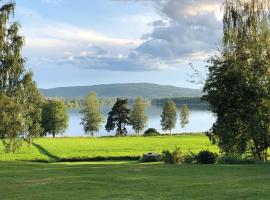 Idyllic Dalarna farmhouse at the lake，位于雷克桑德的酒店