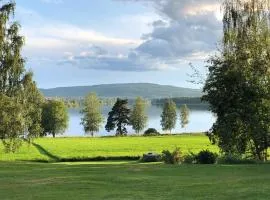 Idyllic Dalarna farmhouse at the lake