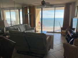 Summer House 703B by ALBVR - Great Beachfront Condo with Oversized Balcony & Amazing Views!，位于奥兰治比奇的带按摩浴缸的酒店