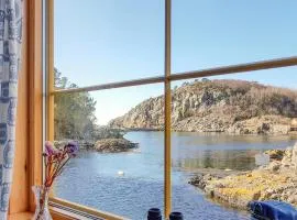 Holiday Home Finnås Lyklingsjøvegen