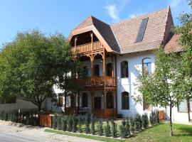 Swiss villa in the Danube Bend，位于大毛罗什的别墅