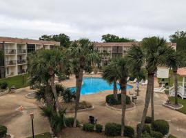 Biloxi Beach Condo-B，位于比洛克西的酒店