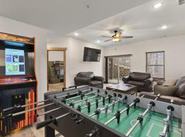 3BD Walk-In Near Silver Dollar City - Game Room - Pool - FREE TICKETS INCLUDED - RR-93B，位于布兰森的酒店