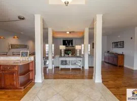 4BD WALK-IN Villa - Large Deck - Golf Course - Pool - FREE TICKETS INCLUDED - V120