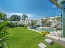 Shambhala Grand Villa - Private Pool Villas by Escape Villas - Top Choice - Guest Favorite - Best Location，位于邦涛海滩的度假屋
