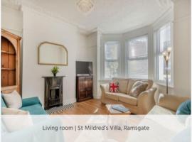 St Mildreds Villa, Ramsgate Royal Harbour, Kent，位于拉姆斯盖特的海滩酒店