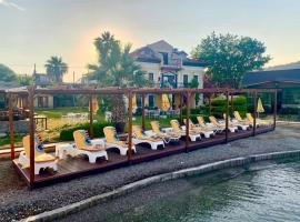 Villa Polikne Butik Hotel, Restaurant , Beach，位于乌尔拉的酒店