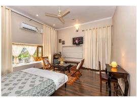 Tranquility，位于Shivpurī的带泳池的酒店