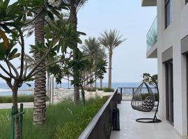 Address beach resort fujairah，位于Ḩaqīl的带按摩浴缸的酒店