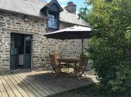 Maisonnette au pied du Mont Dol