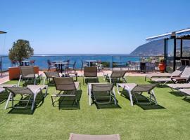 HOTEL VICKY II，位于普洛马里翁的酒店