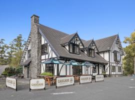 The Fox and Hounds Historic Hotel，位于亚瑟港的酒店