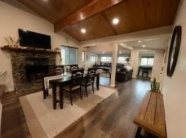 Modern hilltop cabin, 3 miles from Snow Valley