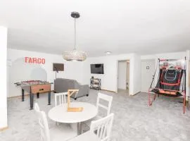 NEW Remodeled Townhome Close to Downtown