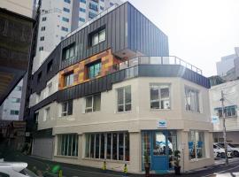 Bluehum Guest house，位于仁川市富平历史购物中心附近的酒店