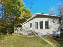 Peaceful & Private Cabin close to the Lake，位于Matlock的别墅