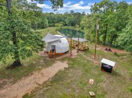 Private Luxury Glamping Geo Dome W Hot Tub，位于Coldspring的酒店