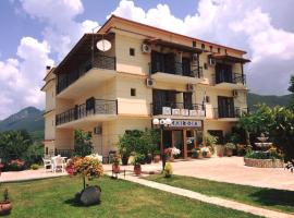 Ξενοδοχείο Μελίβοια-Hotel Melivoia，位于Khóra的酒店