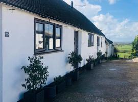 Little Park Holiday Homes Self Catering Cottages 1 & 2 bedrooms available close to Tutbury Castle，位于塔特伯里萨德伯里大厅博物馆附近的酒店