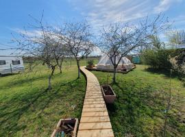 Farm Glamping Ráckeve，位于拉茨凯韦的豪华帐篷营地