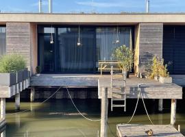 Ferienhaus am See Neusiedl，位于滨湖新锡德尔的酒店