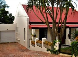 Zebra Cottage - House - Backup Power - Fast WIFI，位于比勒陀利亚基米亚德高尔夫俱乐部附近的酒店