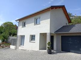 Villa Côté Ceüze Pelleautier，位于Pelleautier的酒店