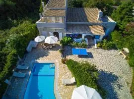 Avlaki Beach House,stylish villa in Kassiopi