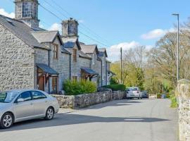 Bellringers Cottage, Llandegla，位于Llandegla的带停车场的酒店