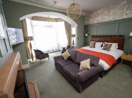 Victoria Hotel by Chef & Brewer Collection，位于梅奈布里奇的住宿