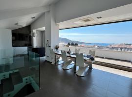 Luxury Laurus Penthouse with awesome sea view，位于普利莫顿的豪华酒店