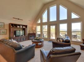 Lakemont Retreat Game Room, Hot Tub, and Mtn Views!，位于Lakemont的酒店