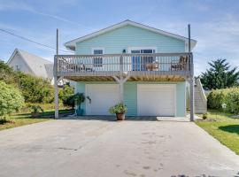 Charming Surf City Beach House - Walk to Ocean!，位于瑟夫城的酒店