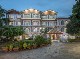 Avocado Orchid Resort，位于Heṭauḍā的酒店