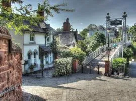 Beautiful period cottage, exceptional riverside location in the heart of Chester