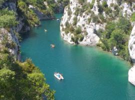 Maison provençale 5 personnes Gorges du Verdon，位于Saint-Martin-de-Brômes的家庭/亲子酒店