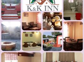 K & K INN，位于乞拉朋齐的公寓