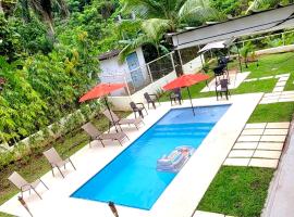 oasis with pool near Panama Canal，位于巴拿马城的度假屋