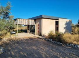 Hackberry House Black Thorn Cottage, Off Grid
