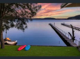 Aria waterview，位于Point Clare的别墅