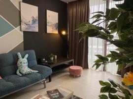 New Cozy 3 Bedrooms Condo with Netflix Projector @ Cyberjaya near KLIA PICC，位于塞贝维的酒店