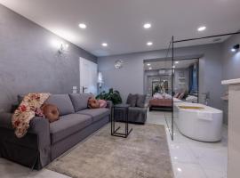 MM estetika rooms，位于布莱德的带按摩浴缸的酒店