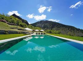 Villa Podere Gaia 16Pax with AC and Pool by VILLASRETREATS，位于Sasseta的酒店