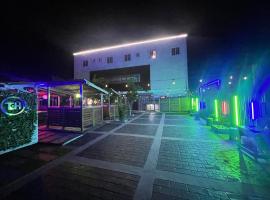 Theo Good Life Hotel，位于Big Ada的酒店