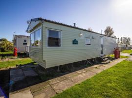 Superb 8 Berth Caravan At Southview Holiday Park Ref 33041tc，位于斯凯格内斯的酒店