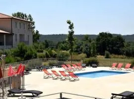 Le soleil d Eugènie appartement dans résidence avec Piscine commune près de Carcassonne