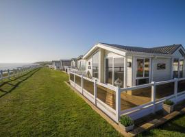 Luxury Lodge With Stunning Sea Views At Hopton Haven Park Ref 80055s，位于大雅茅斯的山林小屋