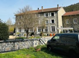 HL Hotel de la Loire，位于Goudet的酒店