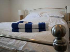 Apartment No. 8, 1 bed, sleeps 4，位于埃克斯茅斯的酒店