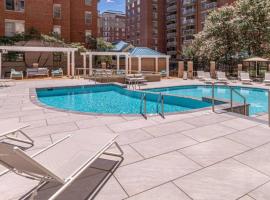 Fantastic 1 Bedroom Condo At Ballston With Gym，位于阿林顿的酒店